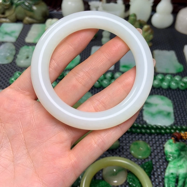 纳***福未镶嵌和田玉挂件