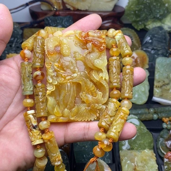 莫***穷蛇纹石玉未镶嵌颈饰