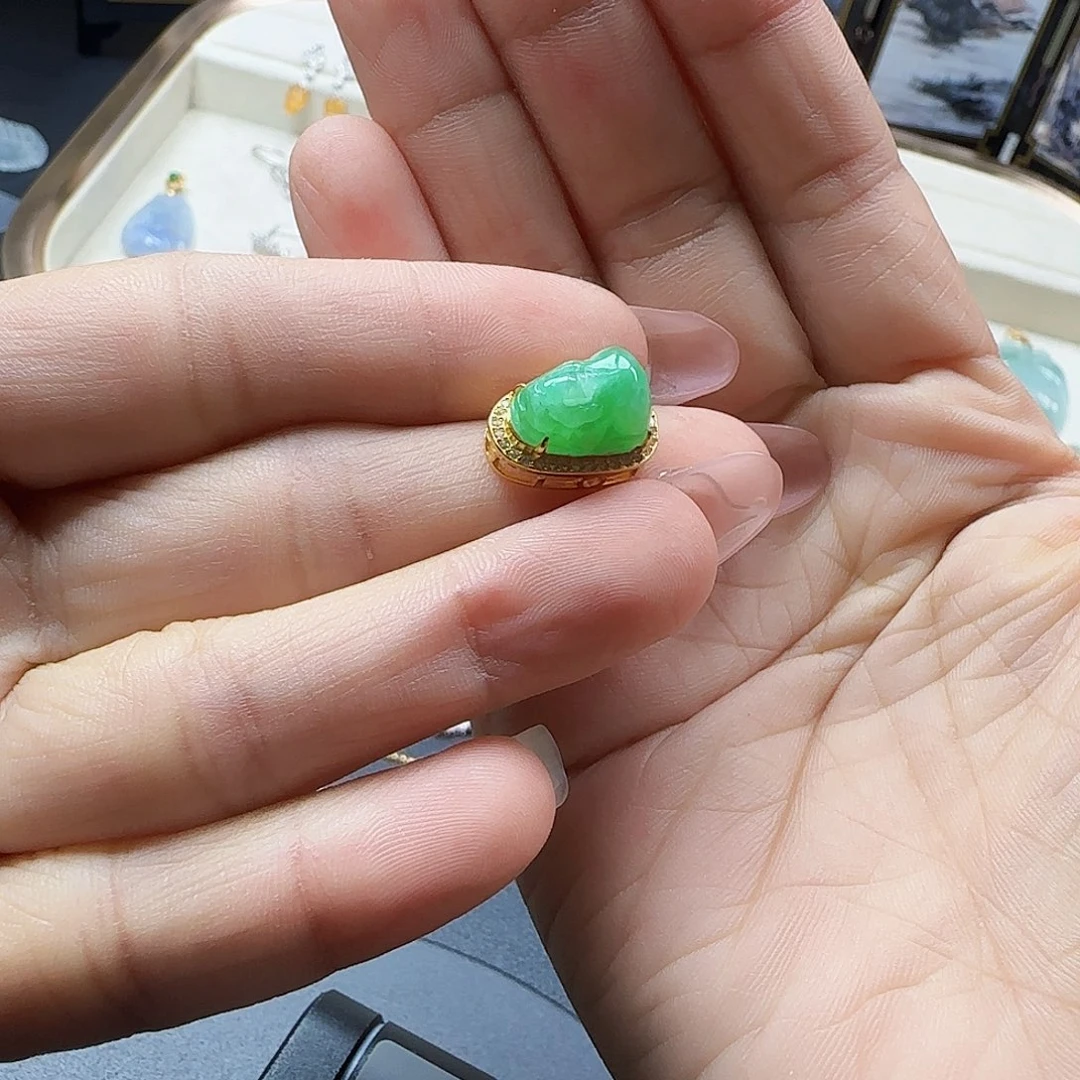 翡翠未镶嵌颈饰吊坠