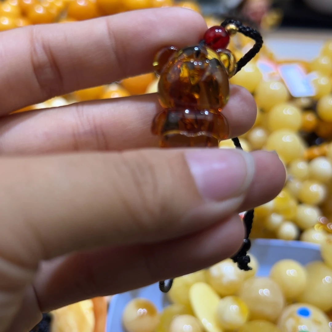 琥珀珠宝奇石未镶嵌