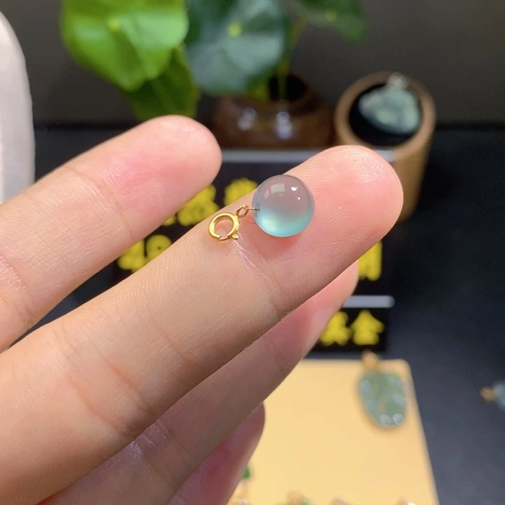 颈饰18K金镶嵌翡翠吊坠