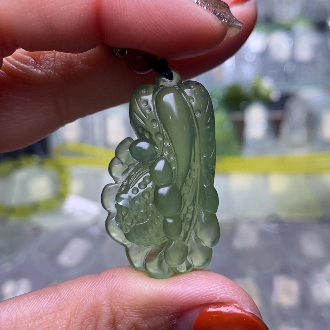 蛇纹石玉颈饰未镶嵌，