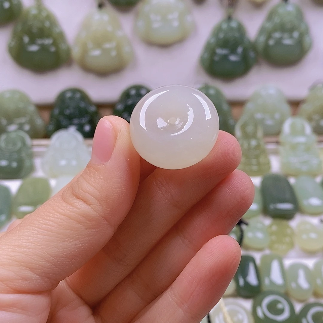 林***队和田玉未镶嵌颈饰