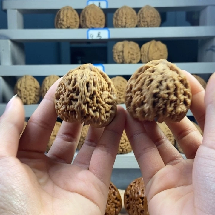 嗯***哼吊坠文玩核桃正宗南疆石文玩核桃