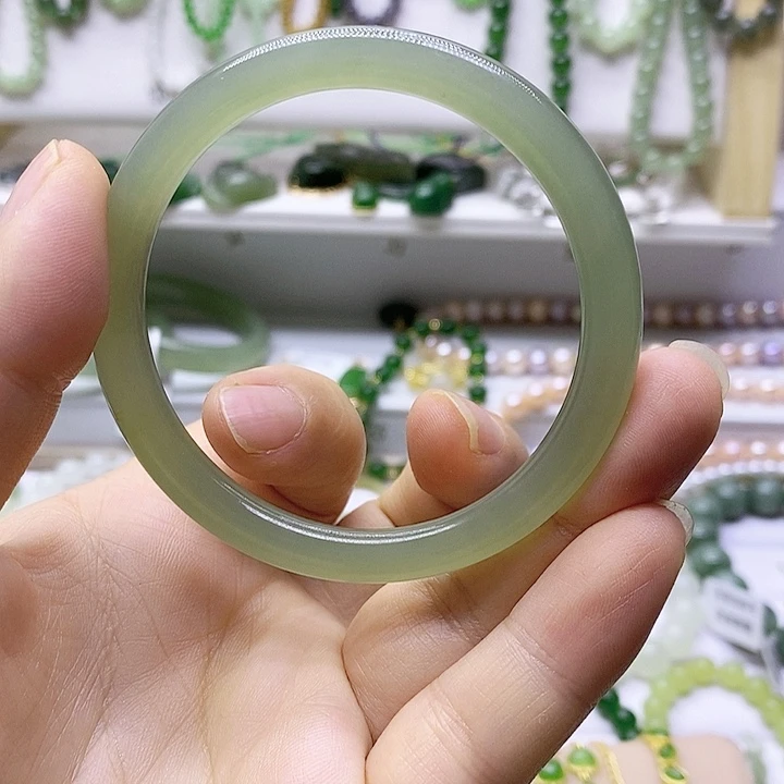 和田玉手镯未镶嵌果***多