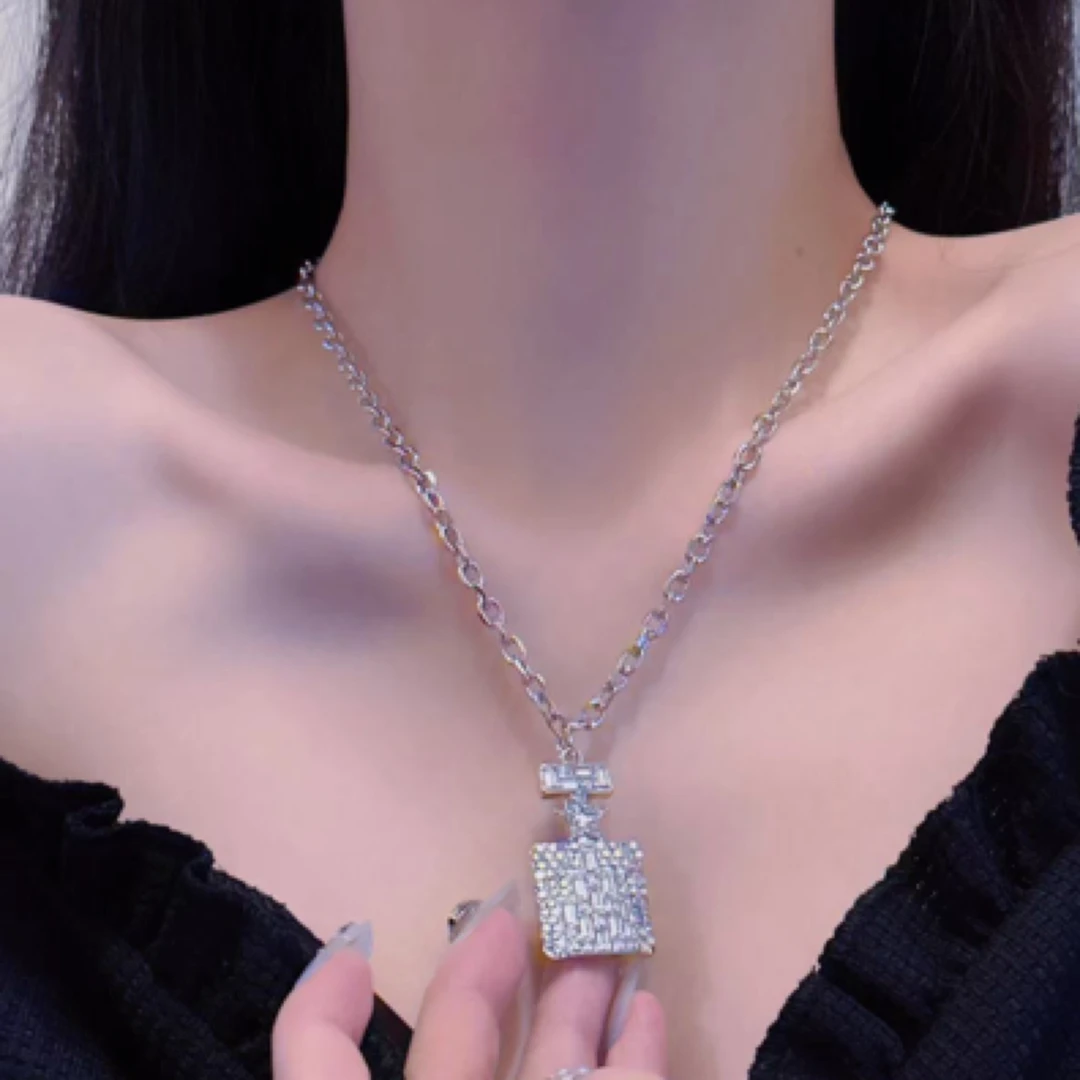 铜合金项链 满钻超闪五角星香水瓶气质项链高级感重工轻奢