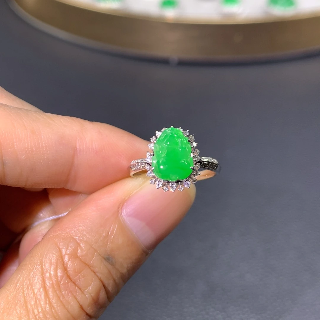 翡翠戒指18K金镶嵌翡翠