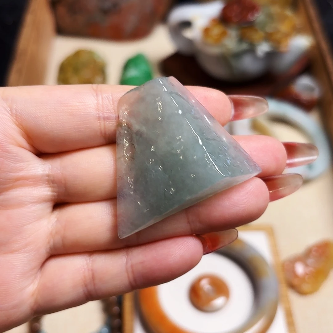 翡翠未镶嵌颈饰价格问主播，非常漏