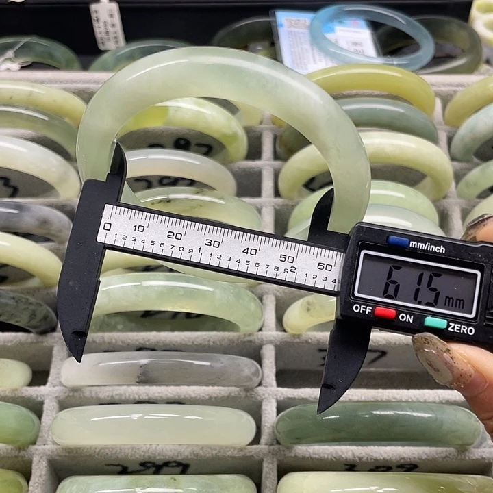 蛇纹石玉未镶嵌手镯307