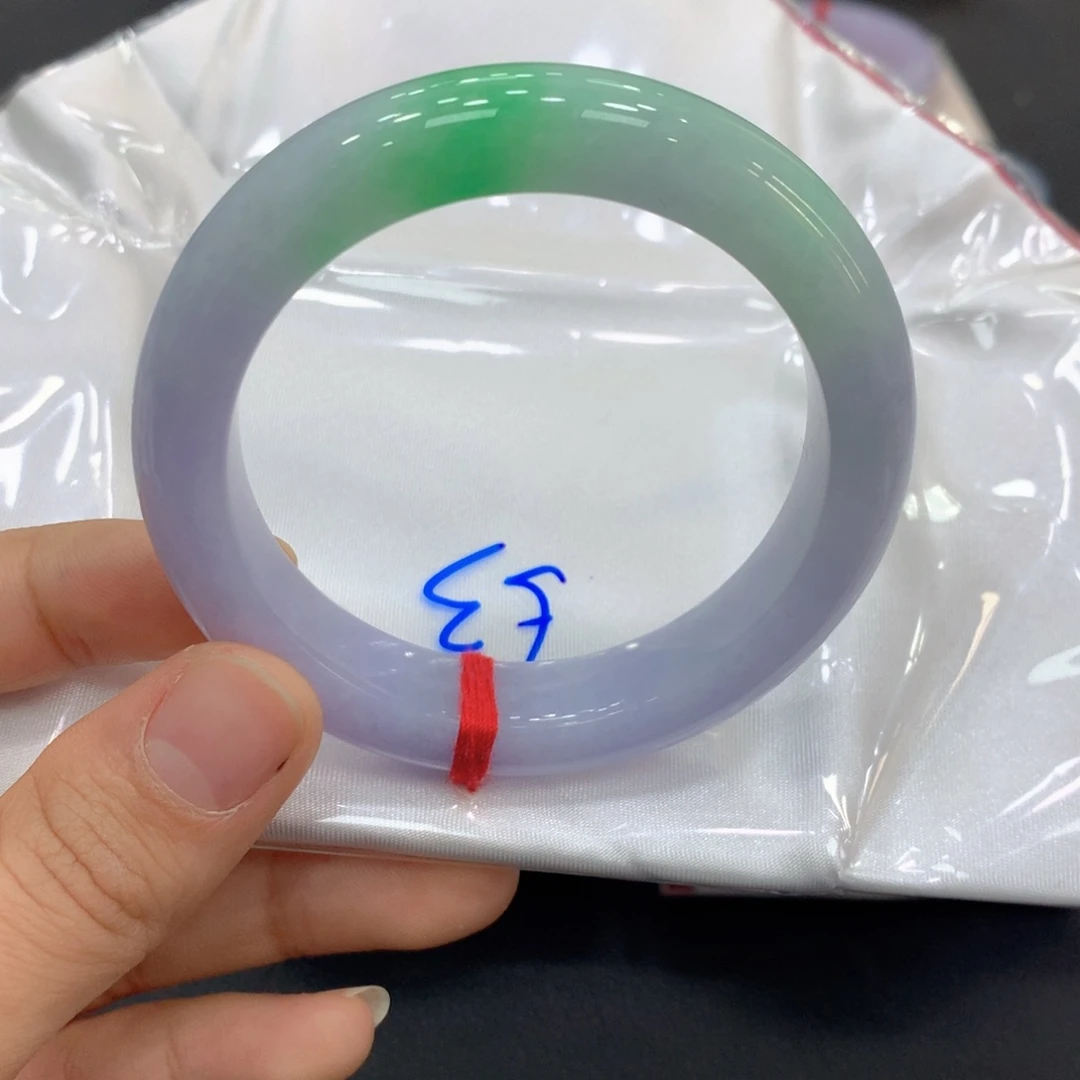 翡翠手镯未镶嵌翡翠