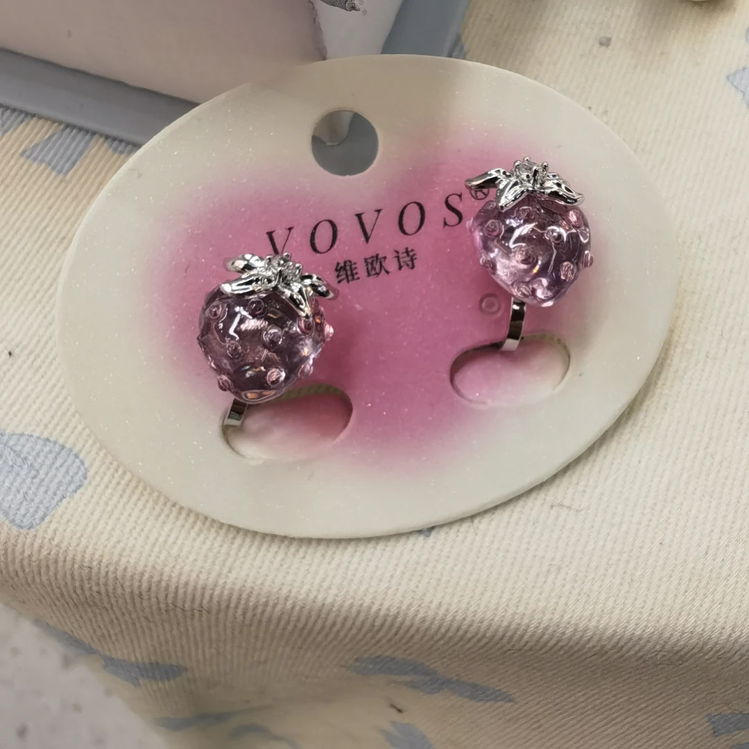 E897粉色冰透草莓耳夹耳饰