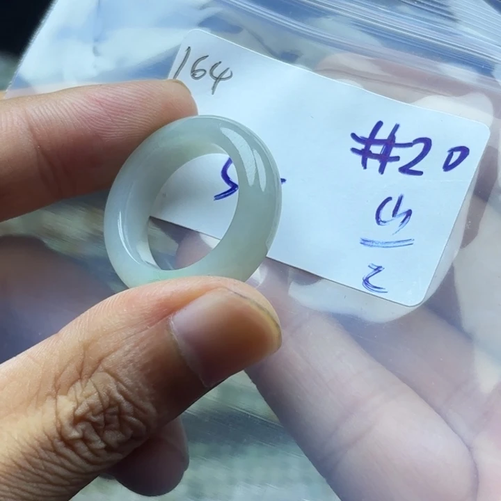 颈饰未镶嵌翡翠戒指