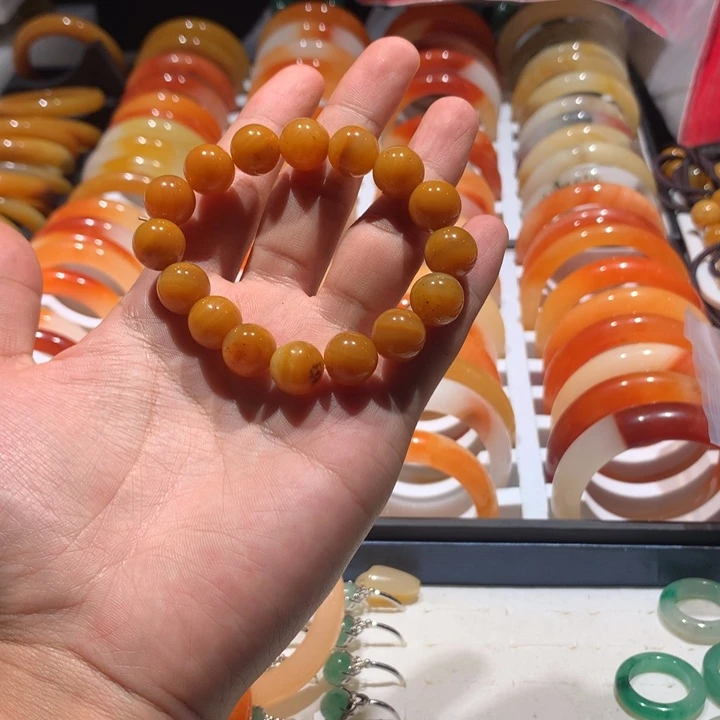 未镶嵌手镯石英质玉冰*