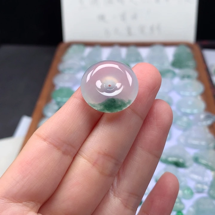 颈饰未镶嵌翡翠冰种飘花肥扣子