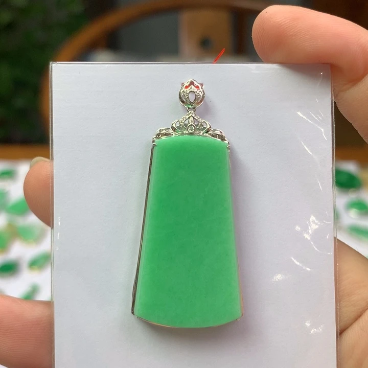 翡翠18K金镶嵌颈饰翡翠首饰
