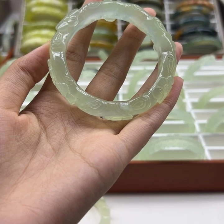美***～蛇纹石玉未镶嵌手镯