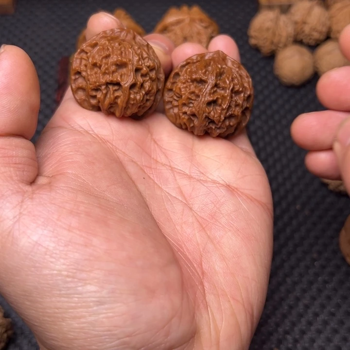 文玩核桃吊坠苹果园