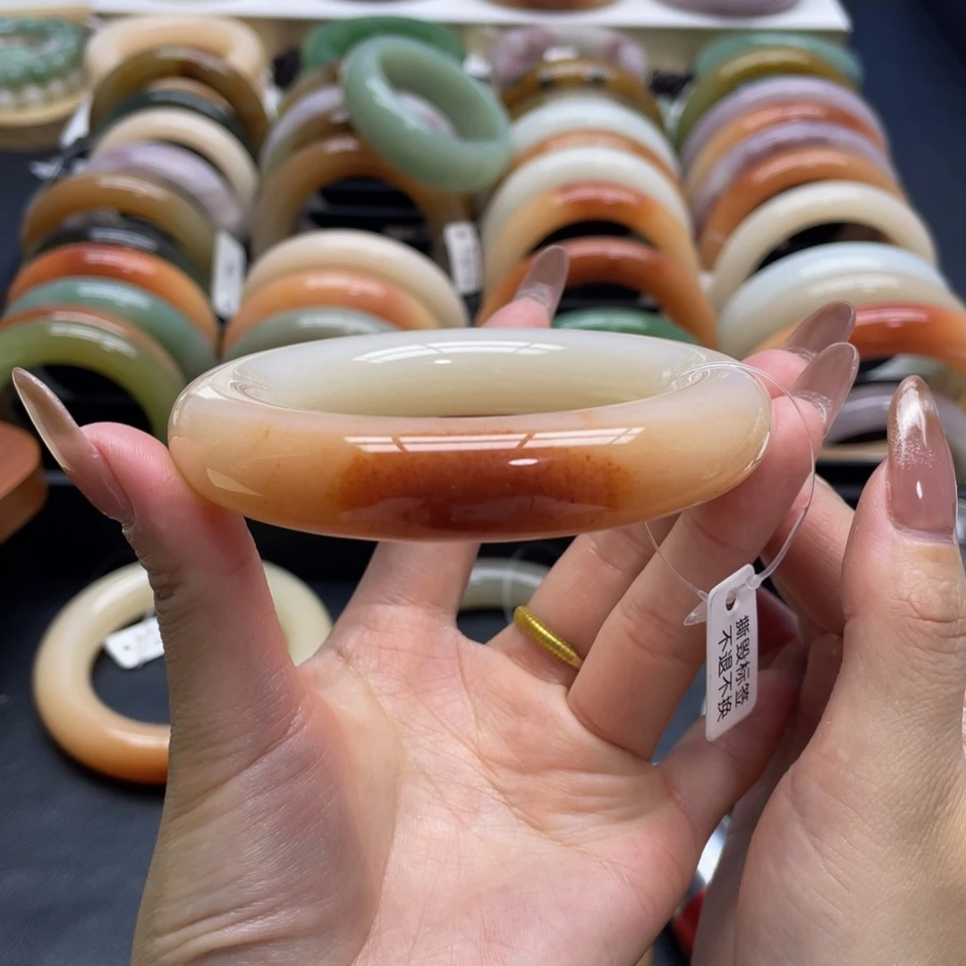 未镶嵌手镯石英质玉?