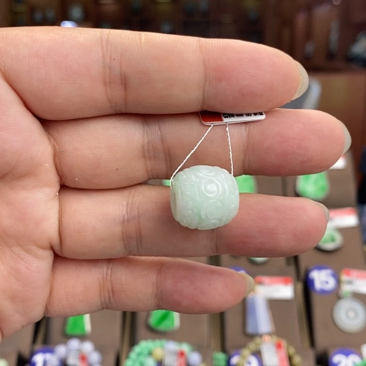 翡翠未镶嵌颈饰路路通