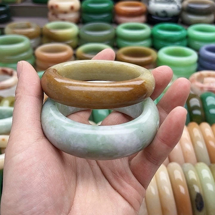 未镶嵌手镯石英质玉