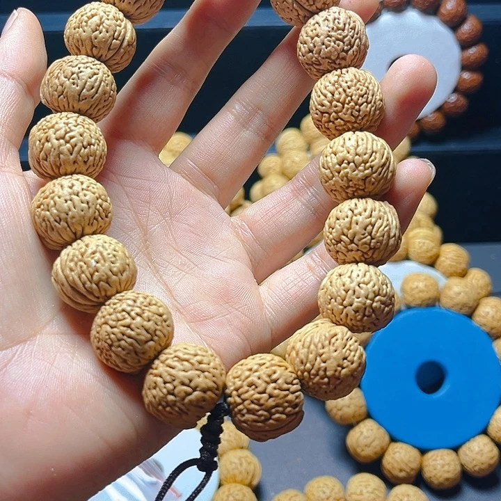 桃核吊坠蚂蚁纹手持