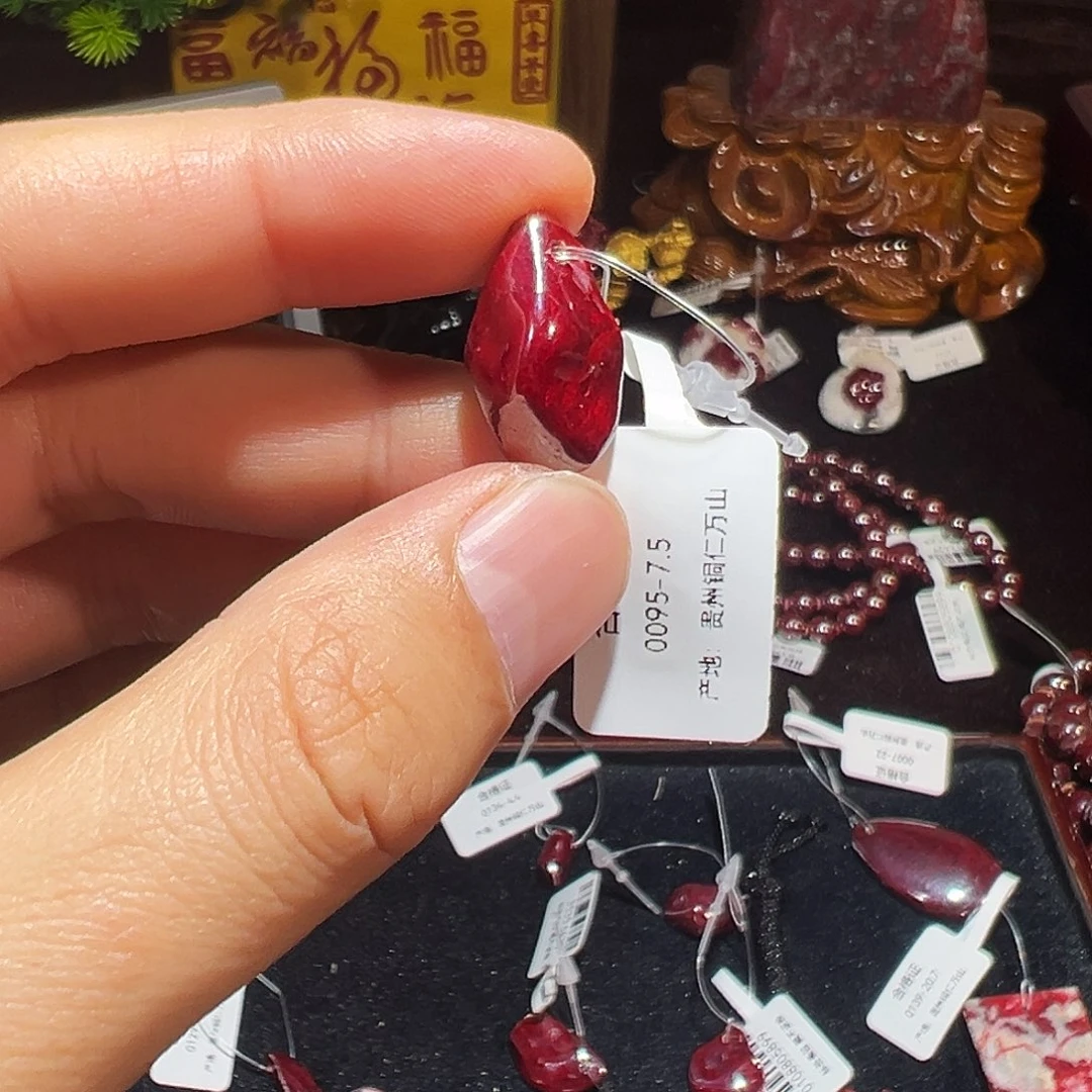 天然辰砂纯天然朱砂吊坠