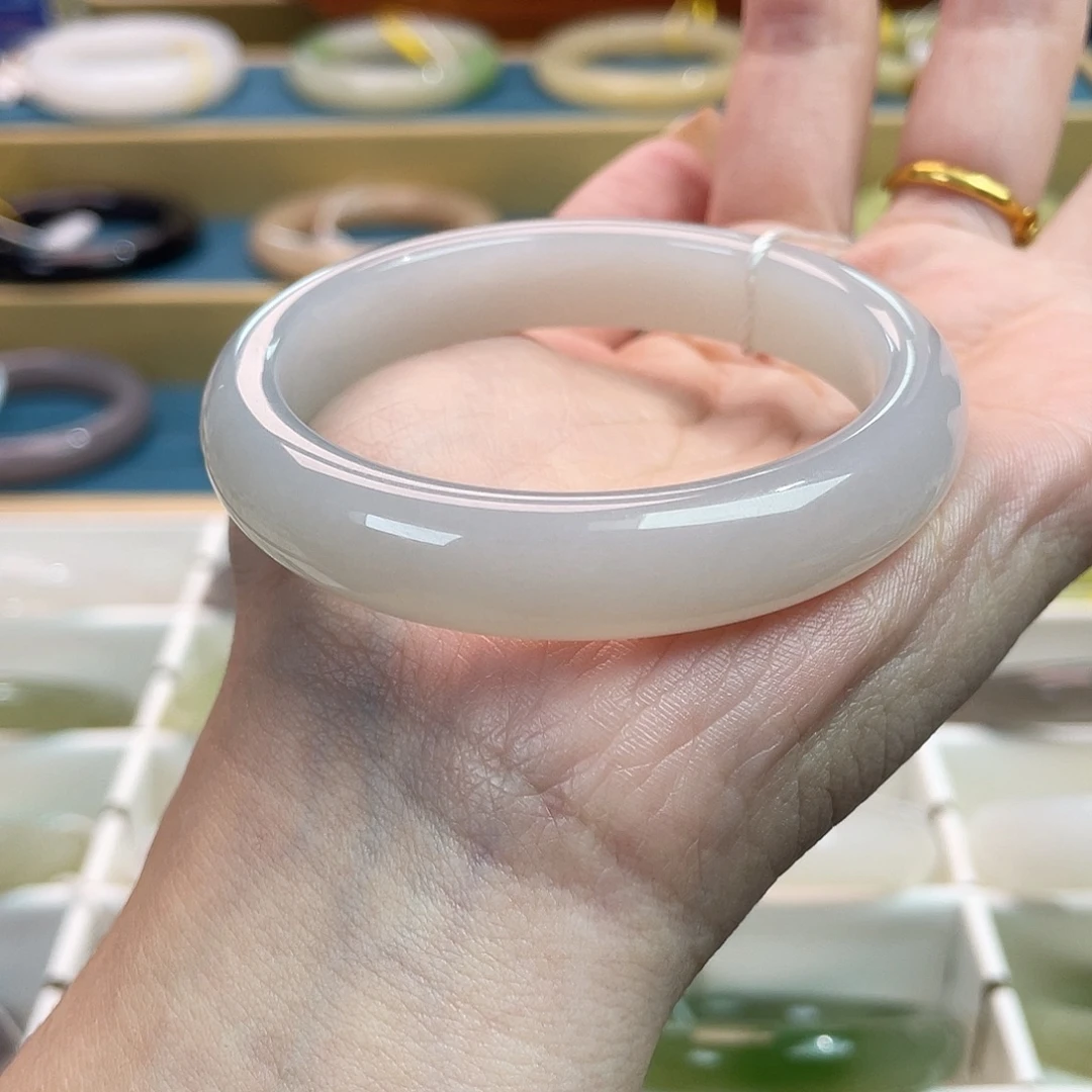 和田玉未镶嵌手镯 冰底淡紫色