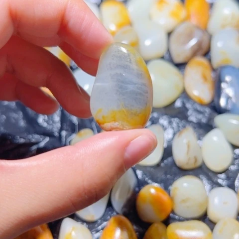 和田玉（糖玉）未镶嵌颈饰13.7克