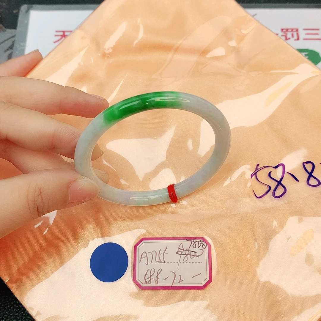 翡翠手镯未镶嵌缅甸翡翠