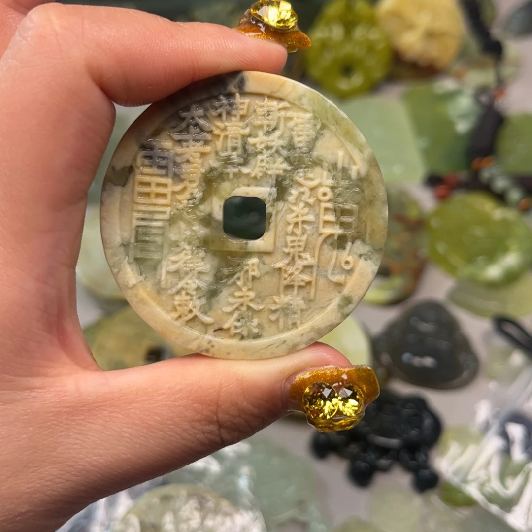 蛇纹石玉颈饰未镶嵌H****言