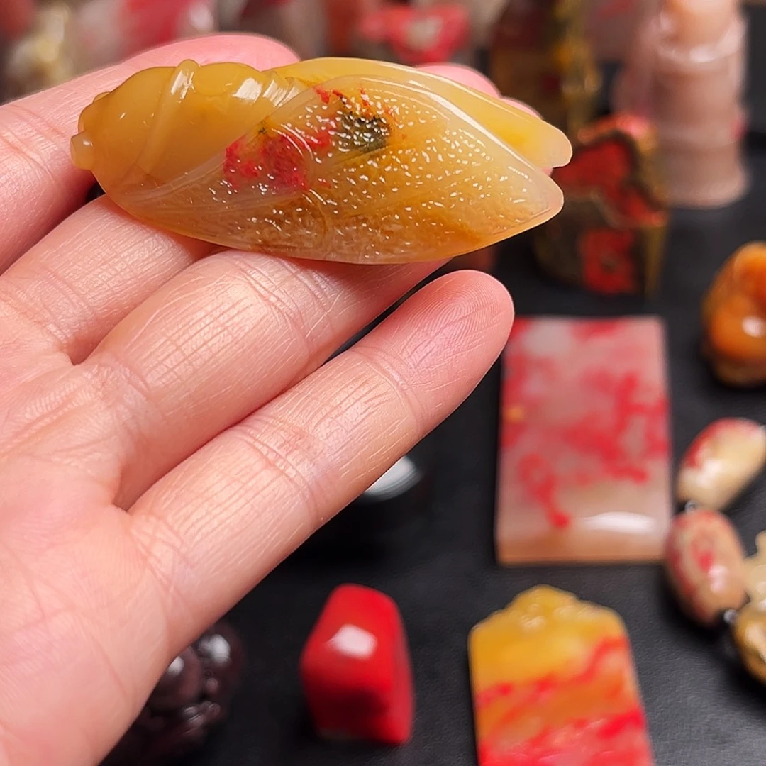 其他巴林石鸡血石挂件