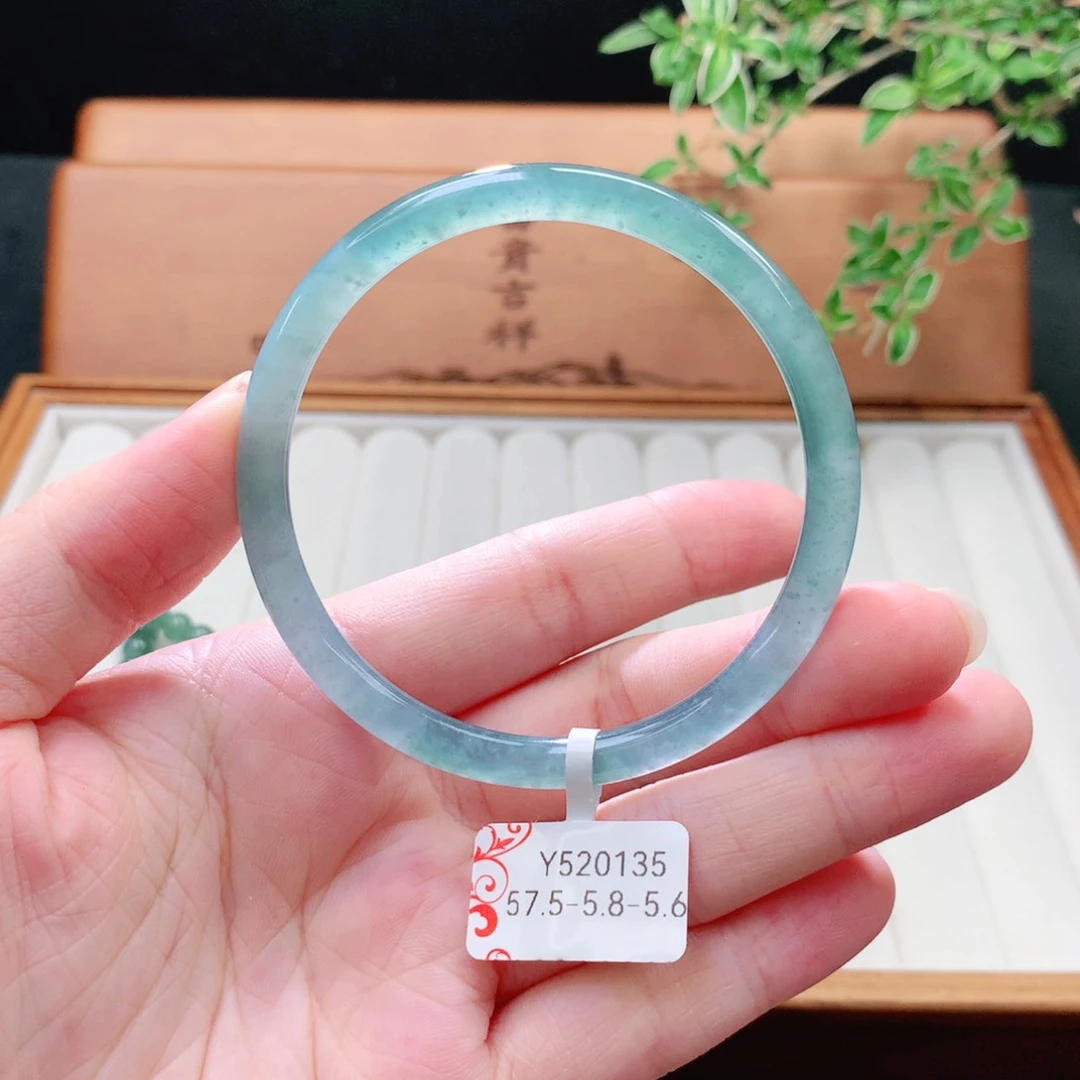 未镶嵌手镯（圆镯）翡翠