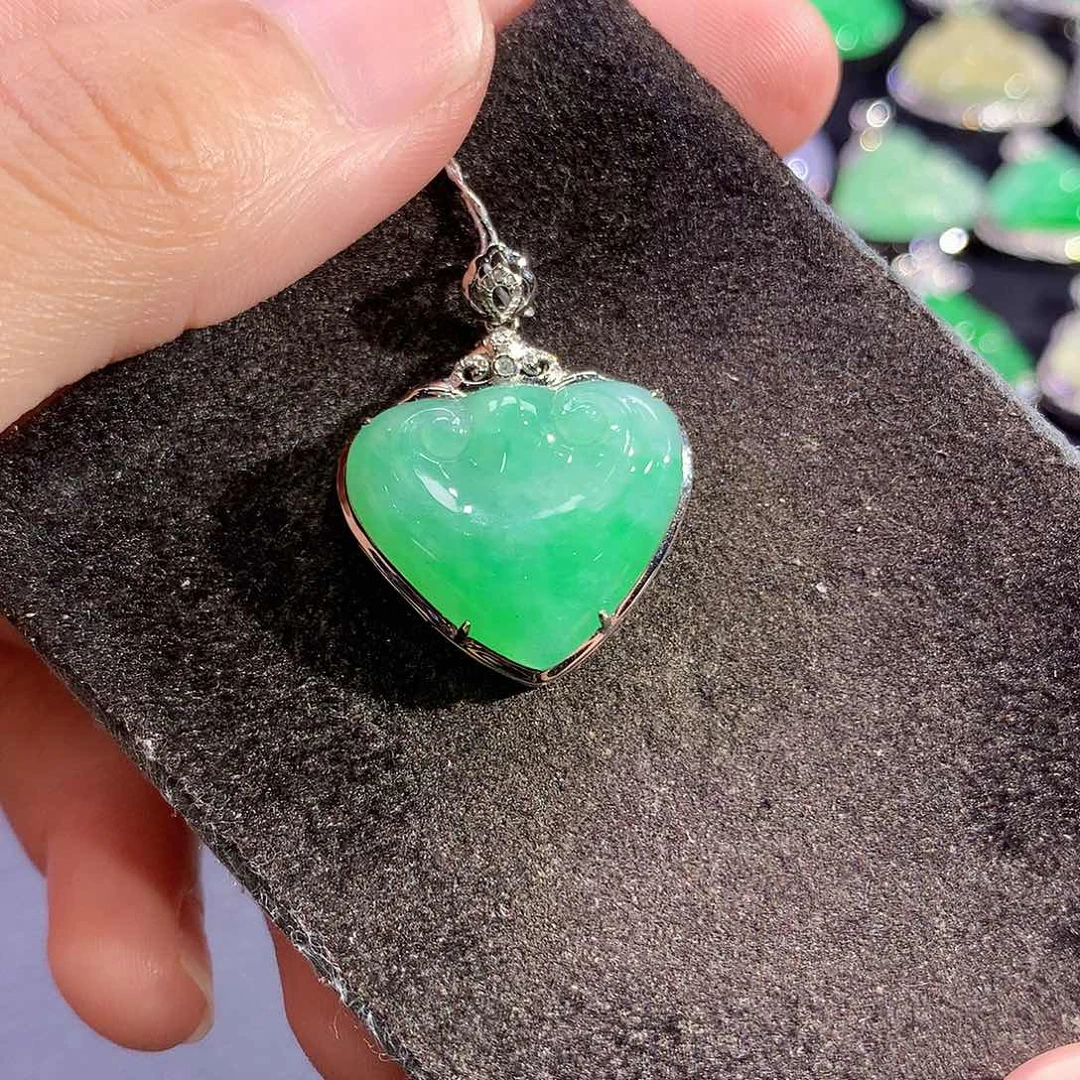 翡翠18K金镶嵌吊坠(赠链)