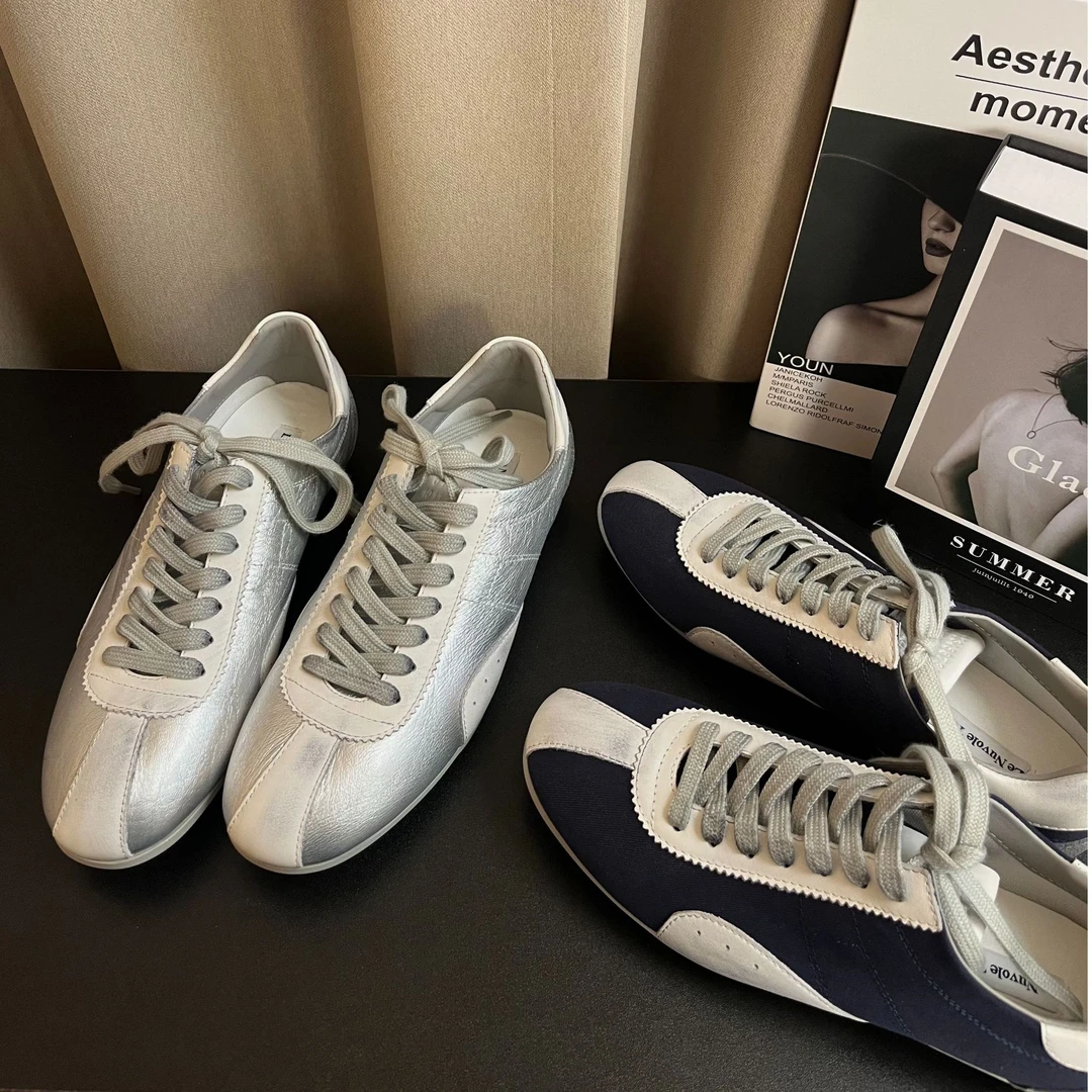 【AiAi】 极简撞色做旧擦色系带平底休闲鞋（8665-1）