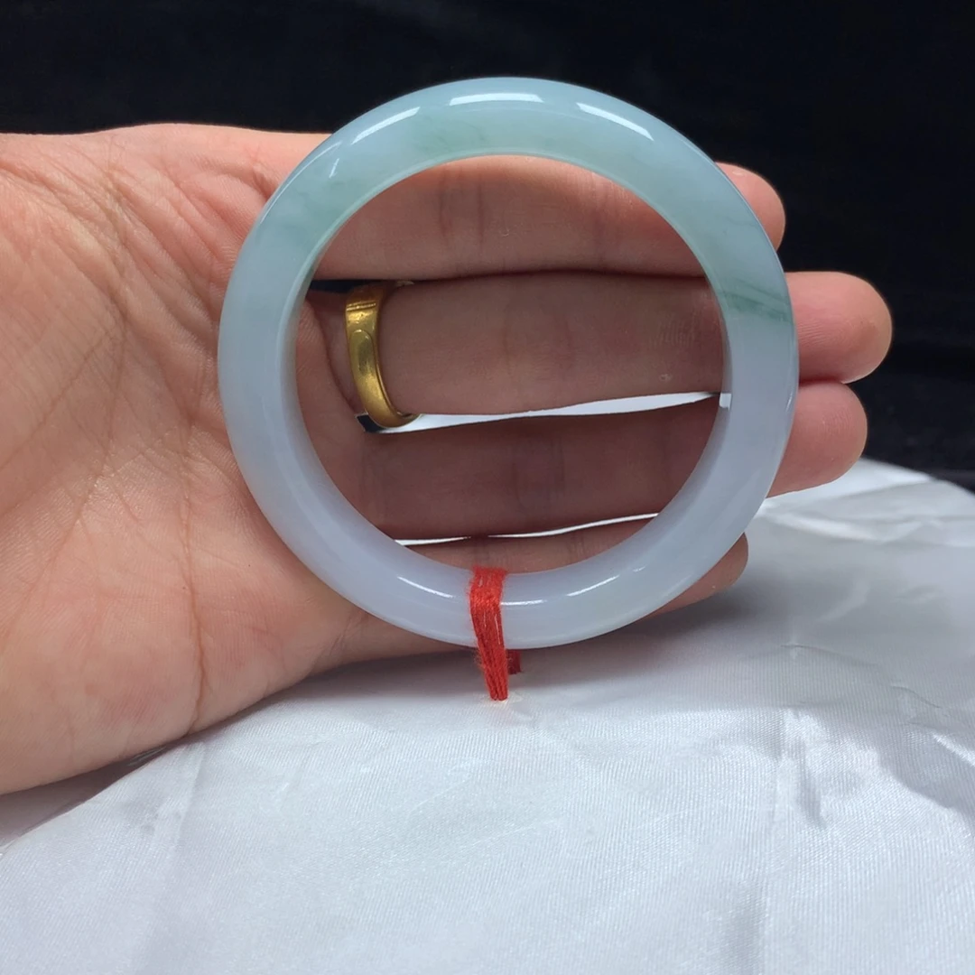 翡翠未镶嵌手镯（圆镯）53.6