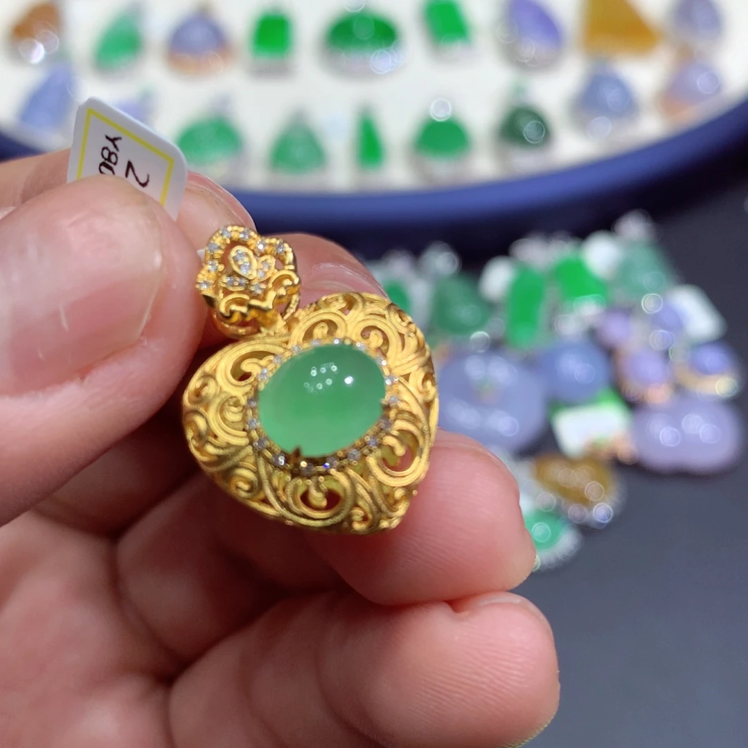 翡翠吊坠(赠链)18K金镶嵌