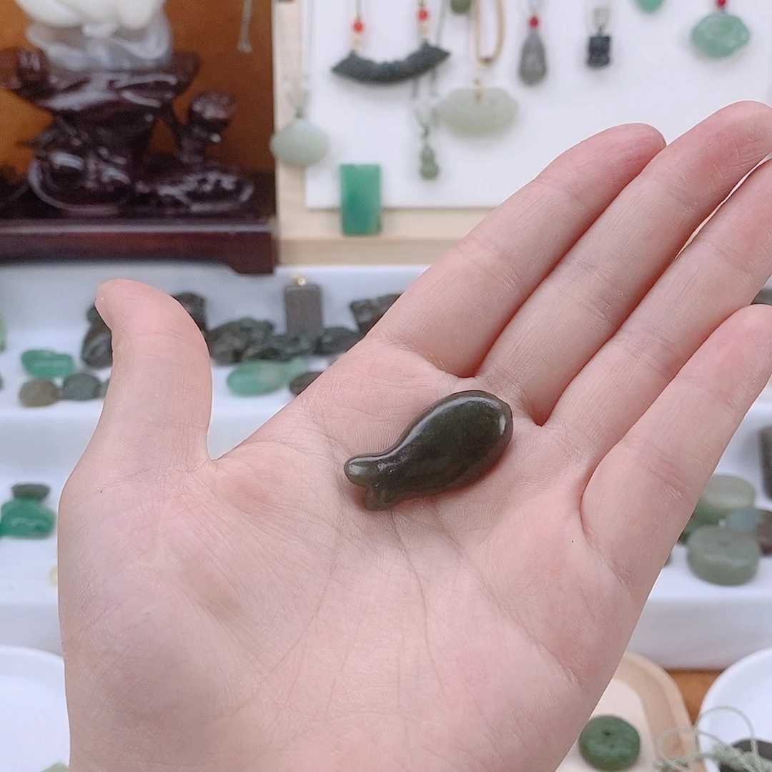 和田玉未镶嵌吊坠(赠链)