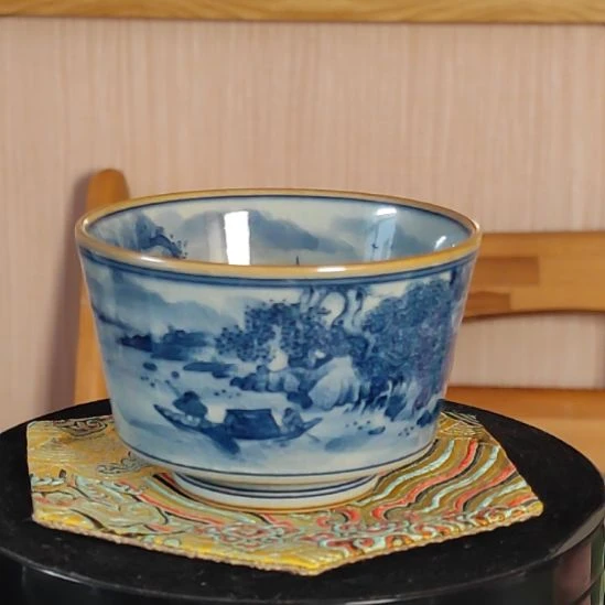 全手工青花山水内外满绘马蹄杯