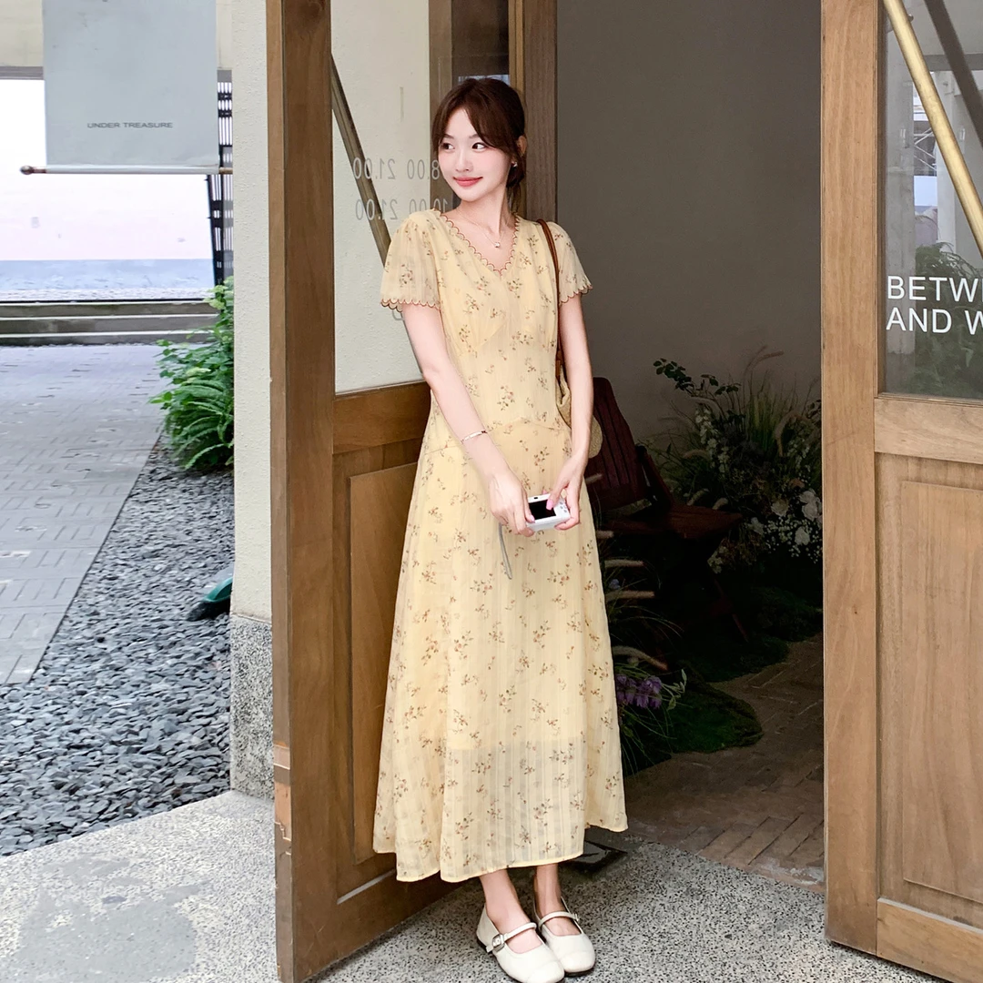 夏日巨好看的掐腰连衣裙女2025新款温柔风甜美减龄气质显瘦碎花裙