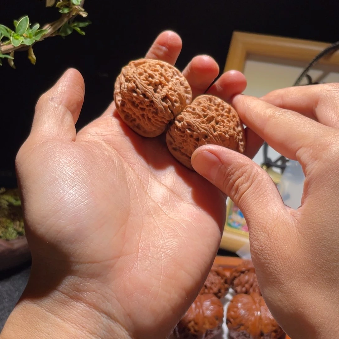 早***安文玩核桃把件南疆石 38