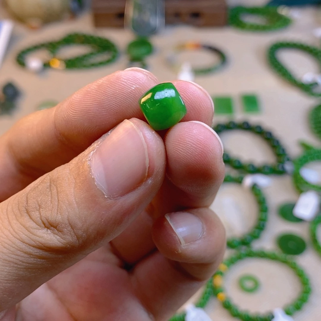 和田玉未镶嵌颈饰薇*