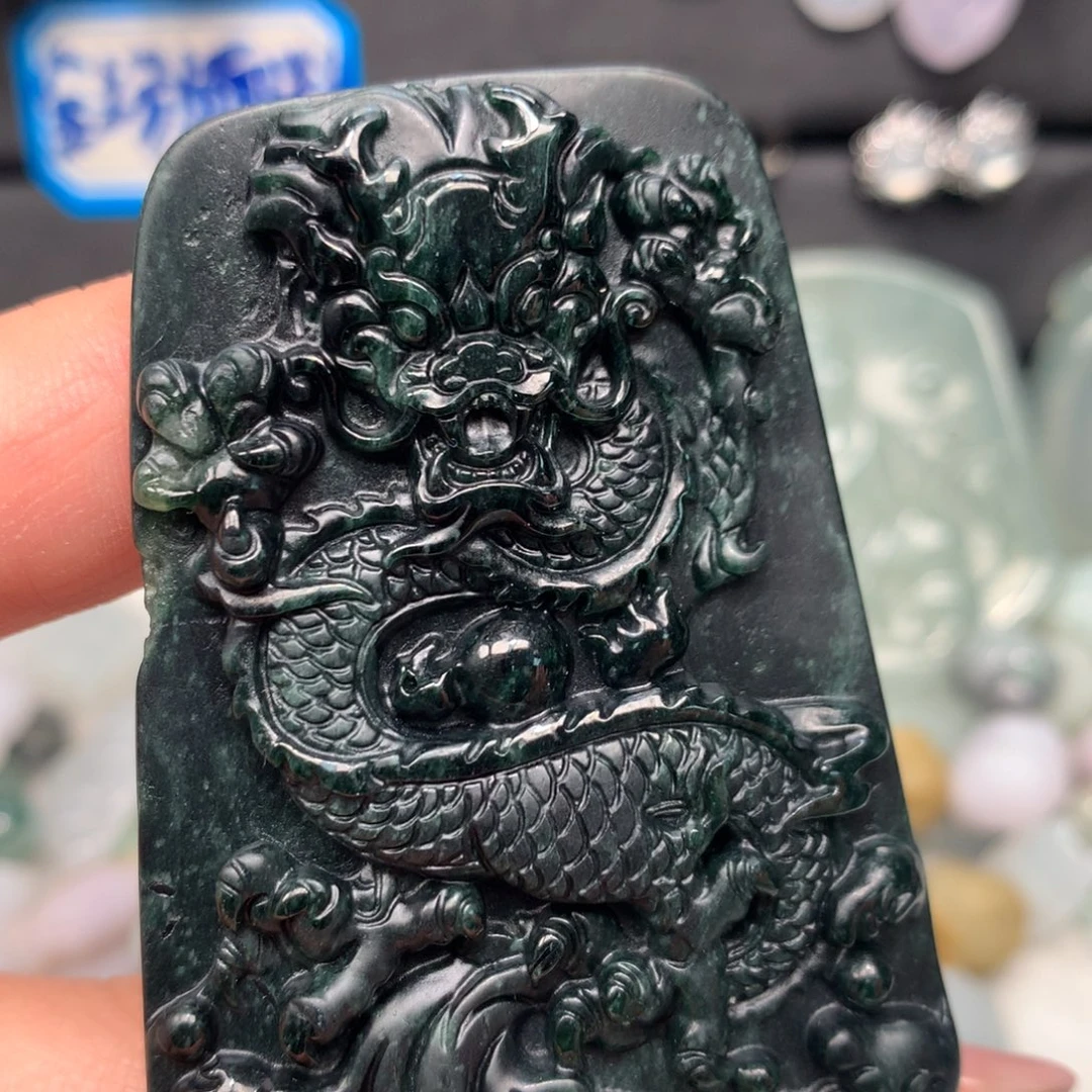 翡翠未镶嵌颈饰墨翠龙牌