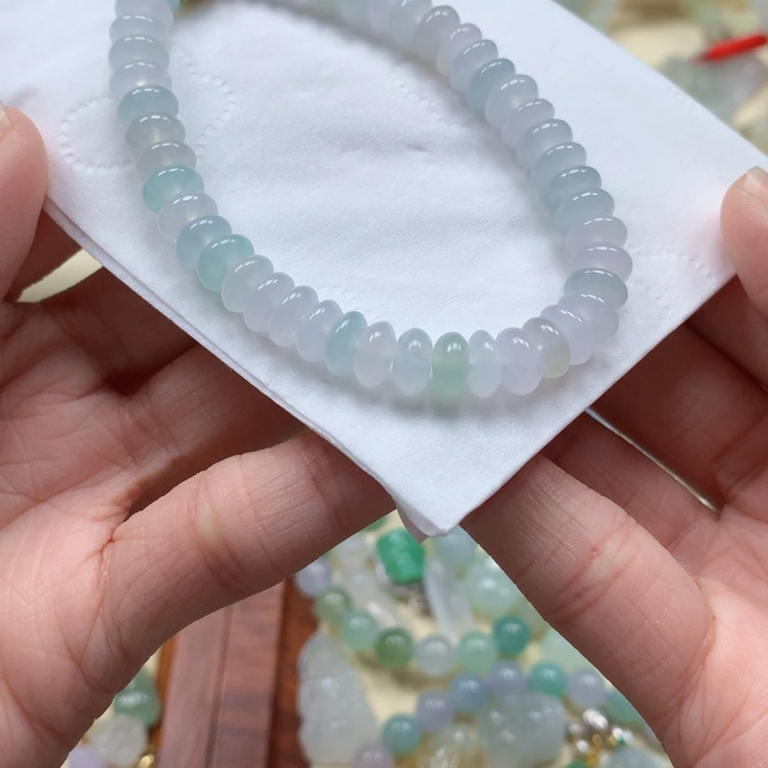 翡翠未镶嵌颈饰是