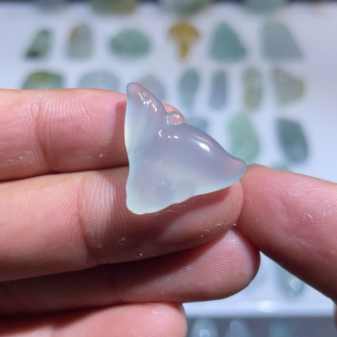 颈饰未镶嵌翡翠小白兔