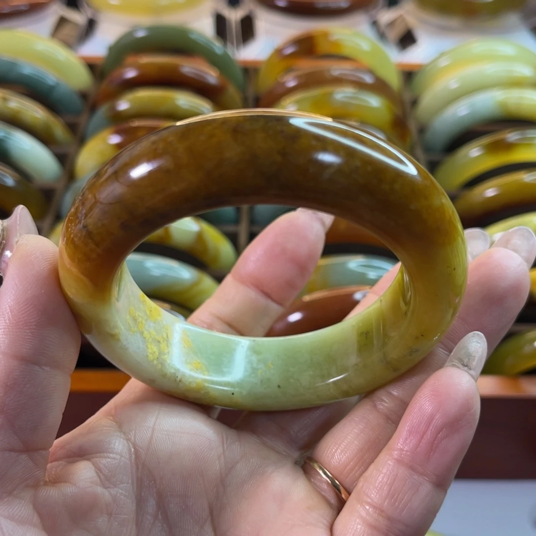 蛇纹石玉手镯未镶嵌M****?