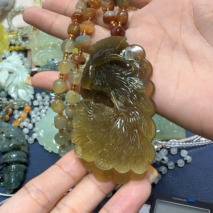 未镶嵌蛇纹石玉吊坠