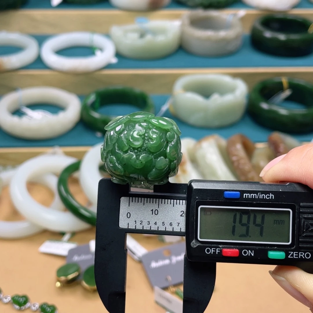 未镶嵌戒指和田玉