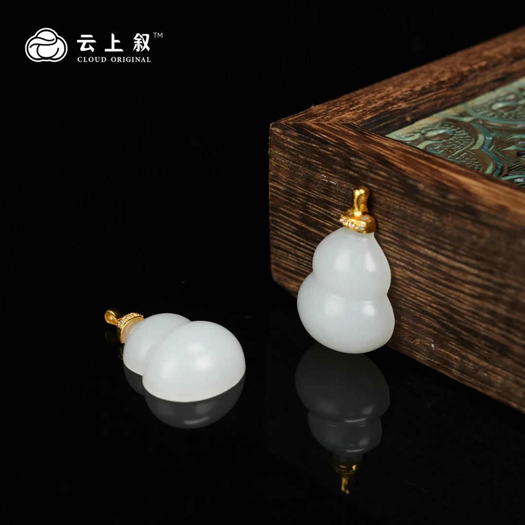 【云上叙】 4 QJD05300016 18K金镶嵌和田玉吊坠-多样性发一件