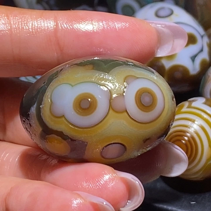 悟***生玛瑙/玉髓未镶嵌珠宝奇石