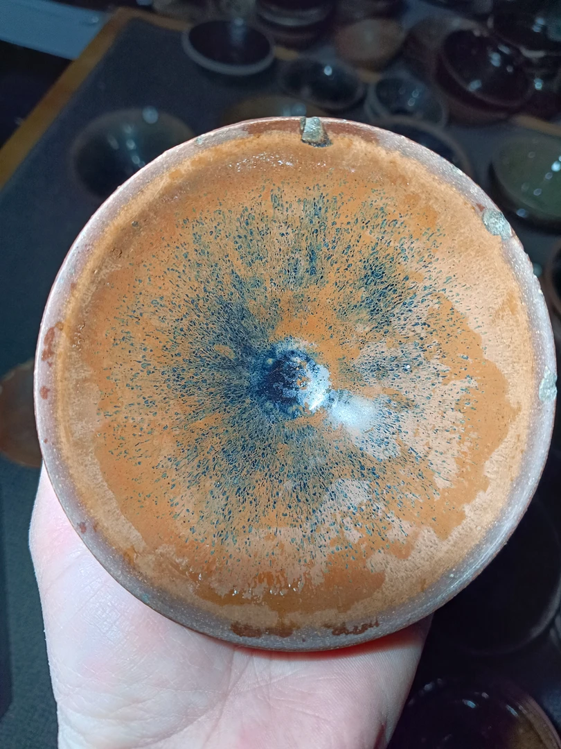 ​水吉窑宋盏，束口器型，口径11.7高6.3厘米。圆平正。